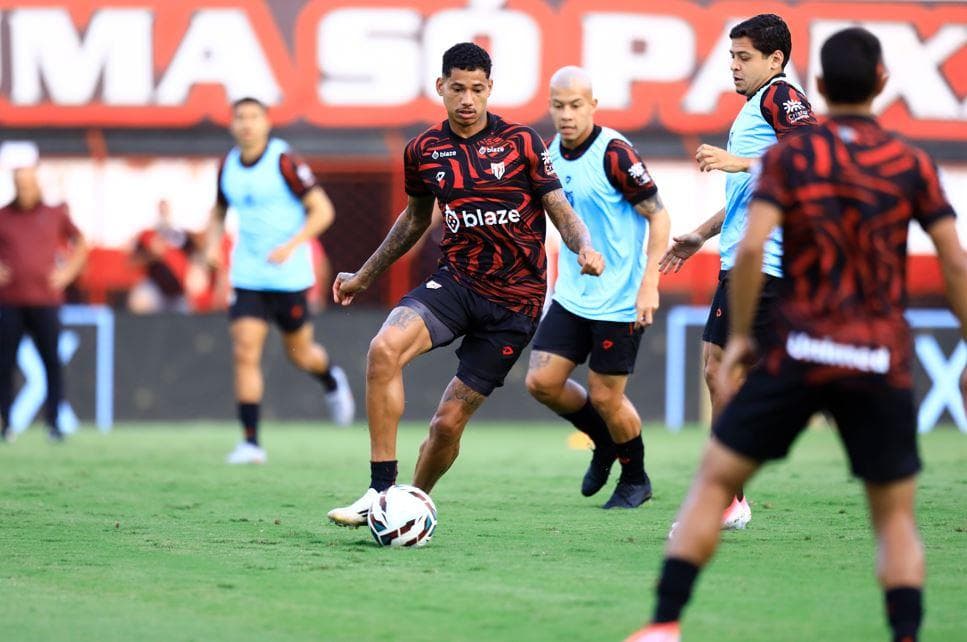 Atlético-GO enfrenta a melhor defesa da Série B em duelo decisivo para entrar no G6