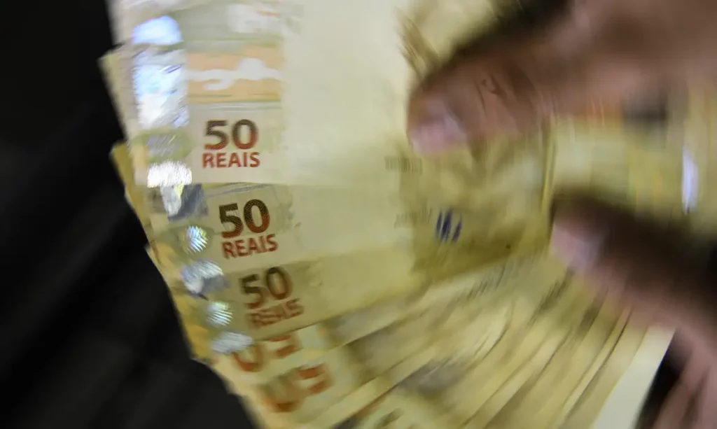 Pesquisa BTG/Nexus aponta que 52% dos eleitores avaliam economia brasileira como ruim ou péssima