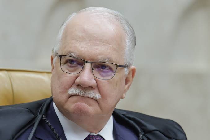 Ex-presidentes do STF cobram ação de Fachin diante de crise institucional na corte