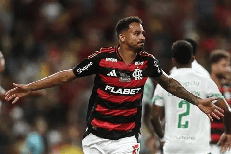 Danilo encaminha renovação com o Flamengo até o fim de 2027