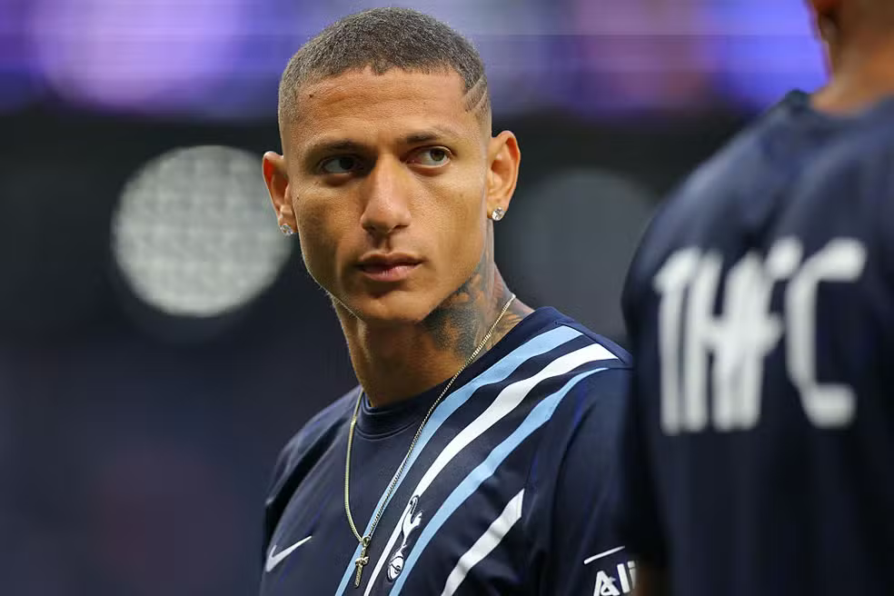 Richarlison tenta deixar o Tottenham após ser excluído da Premier League