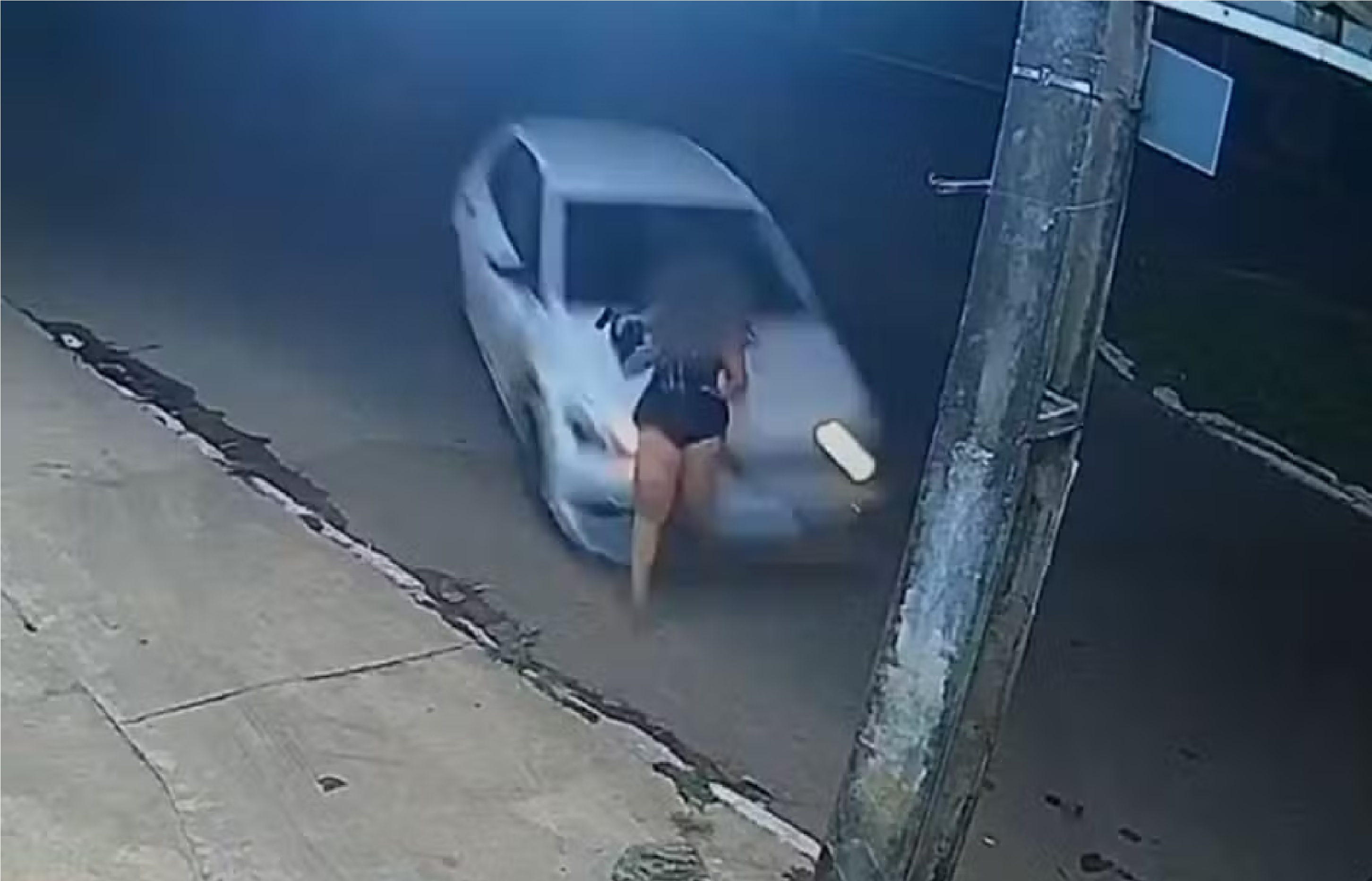 Jovem tenta escapar de ex e é atropelada propositalmente durante perseguição em Goiânia