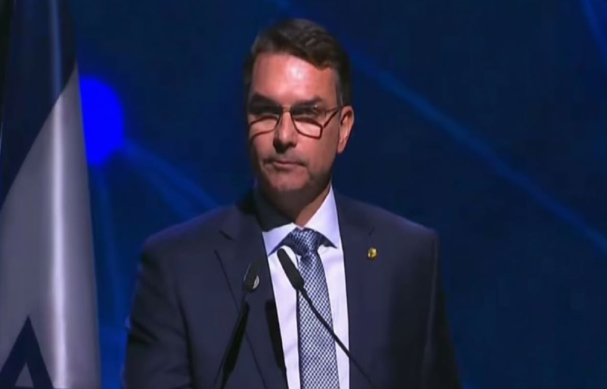 Limites: Flávio Bolsonaro fala em usar nova força no Congresso para alterar a Constituição