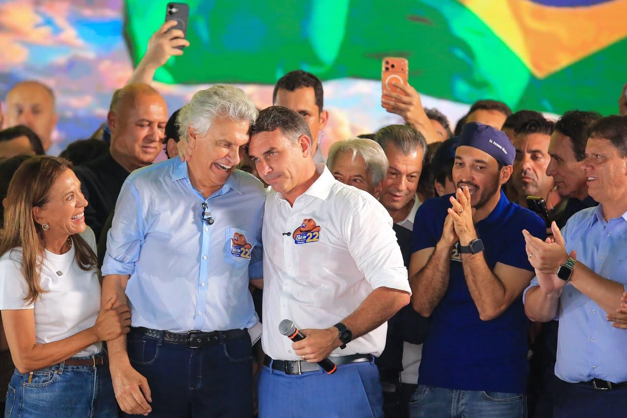 Caiado e Daniel Vilela oficializam apoio a Flávio Bolsonaro no segundo turno