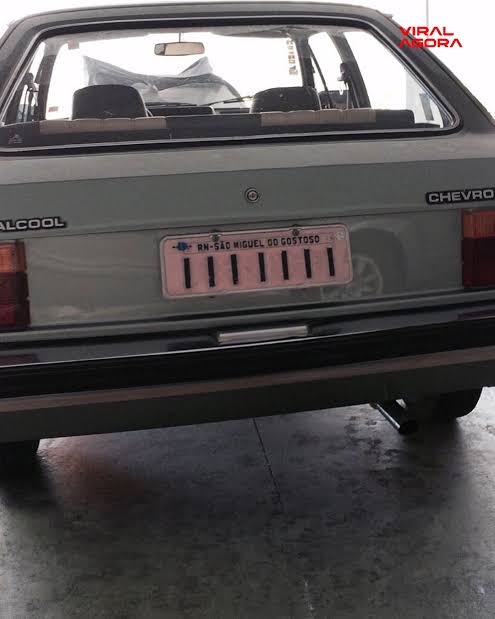 A placa mais curiosa do Brasil está em um Chevette Hatch 1985 de São Miguel do Gostoso: III1111, uma combinação tão perfeita que parece até montagem
