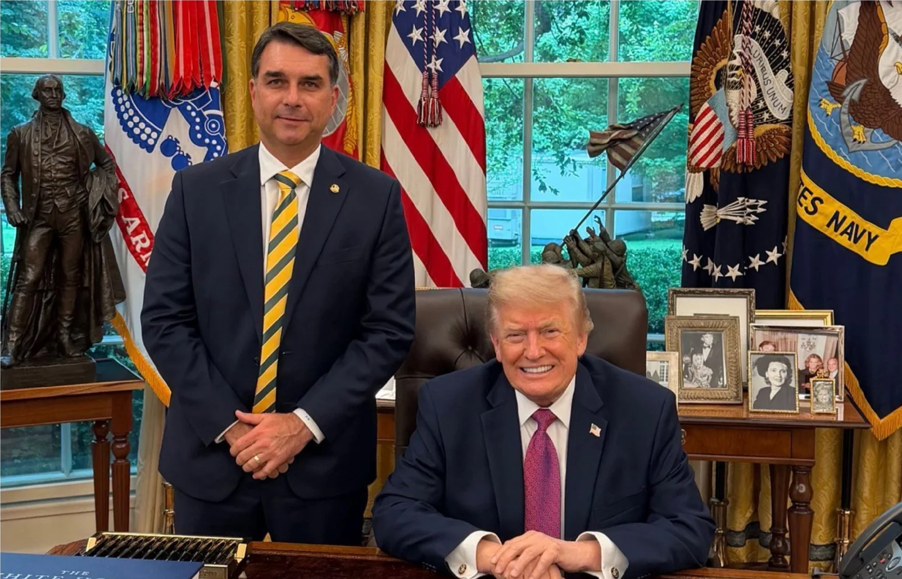 Flávio Bolsonaro promete aderir a projeto de Trump que permite atuação de tropas americanas no Brasil