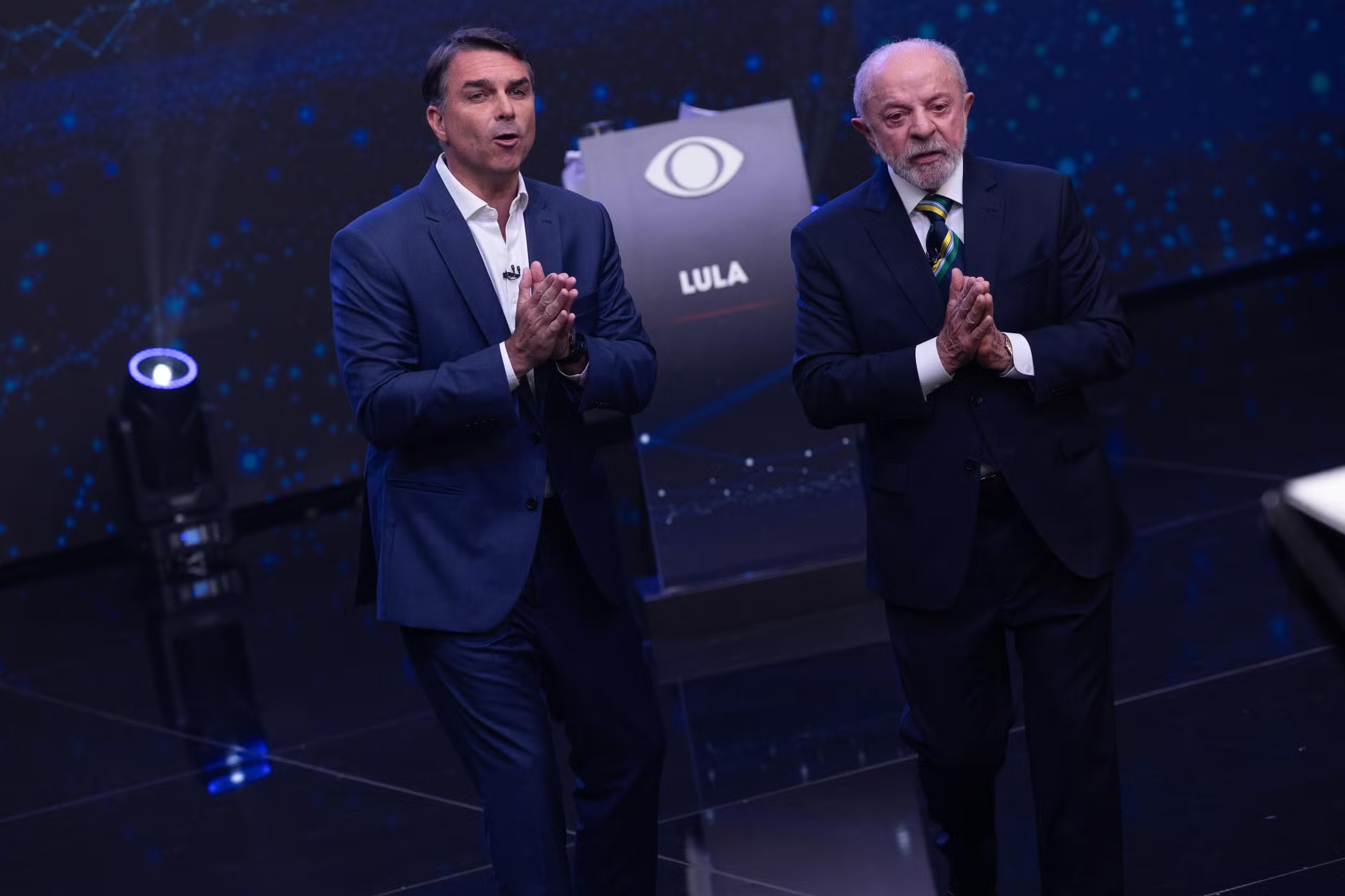 Acusações e ataques pessoais marcam debate entre Lula e Flávio Bolsonaro na Band